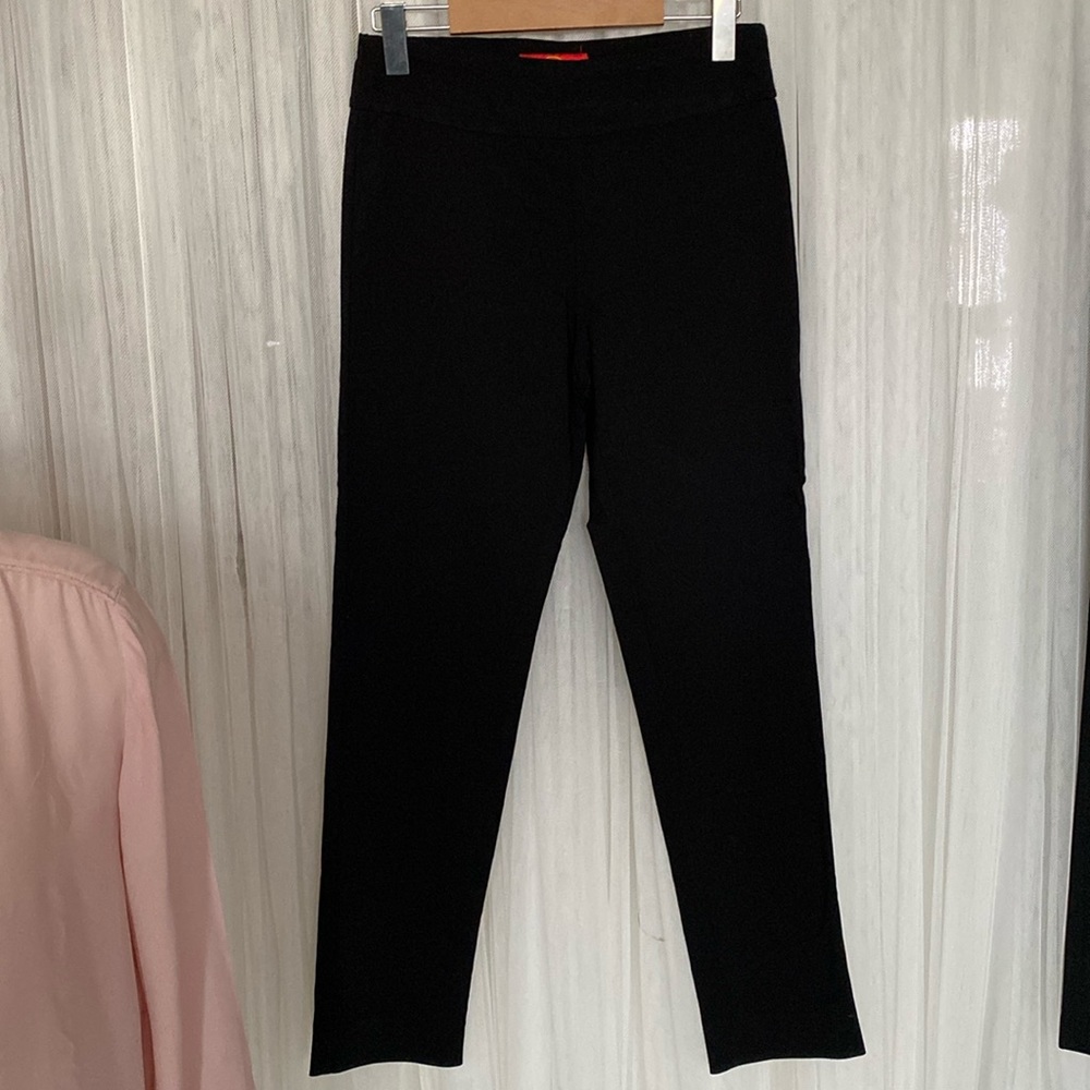Krazy Larry pullover stretchy straight legs, contemporary black pants! Size 4
